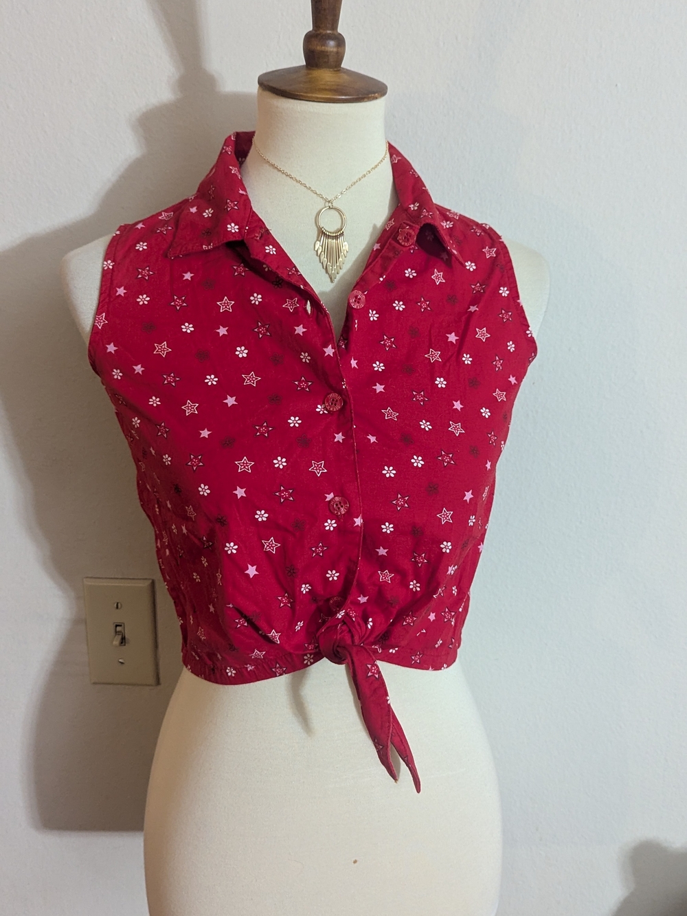 Vintage High Sierra Red Star Print Sleeveless Button Down Tie Front Crop Top
